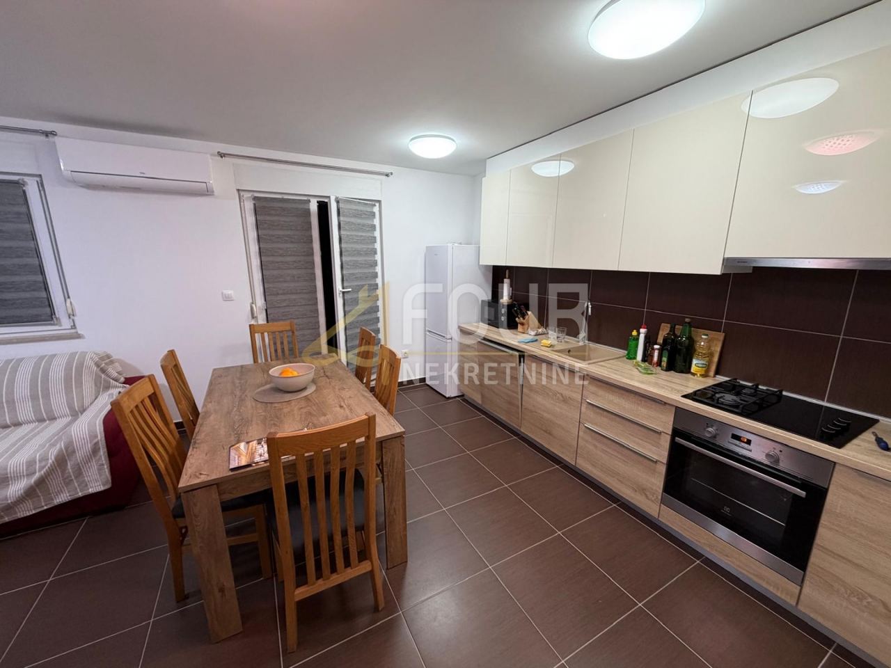 Appartamento u Pola (Pula)u, 74.6m², 2 sobe