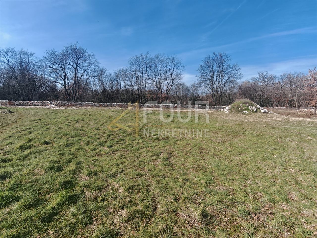 Land u Svetvinčenatu, 860m²