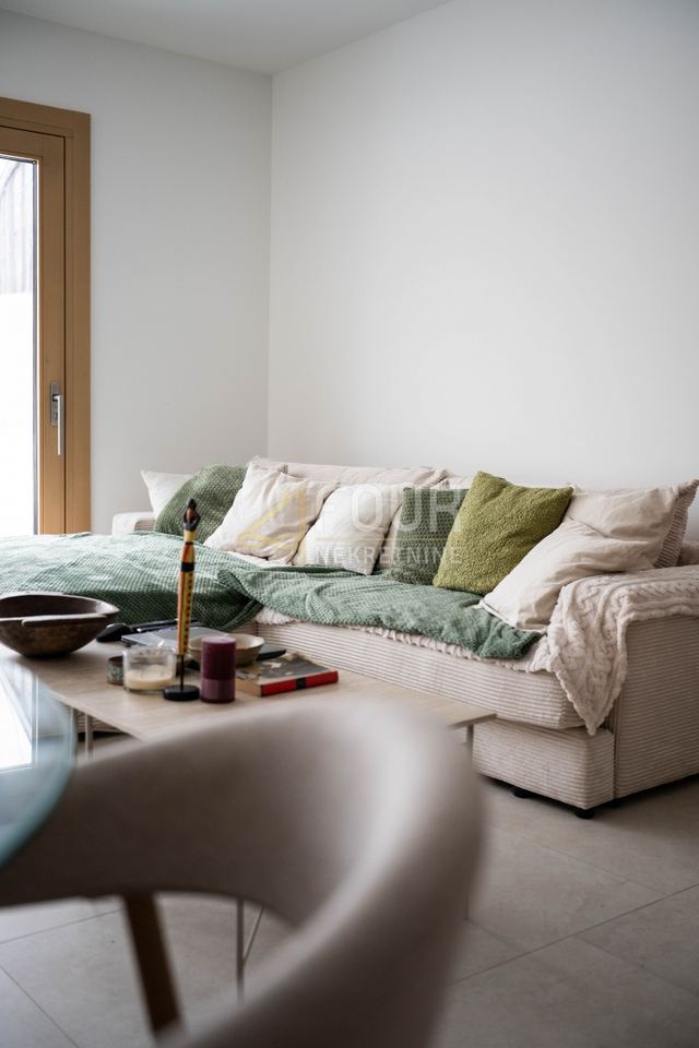 Haus u Ravna Gori, 144m², 2 sobe, slika 5