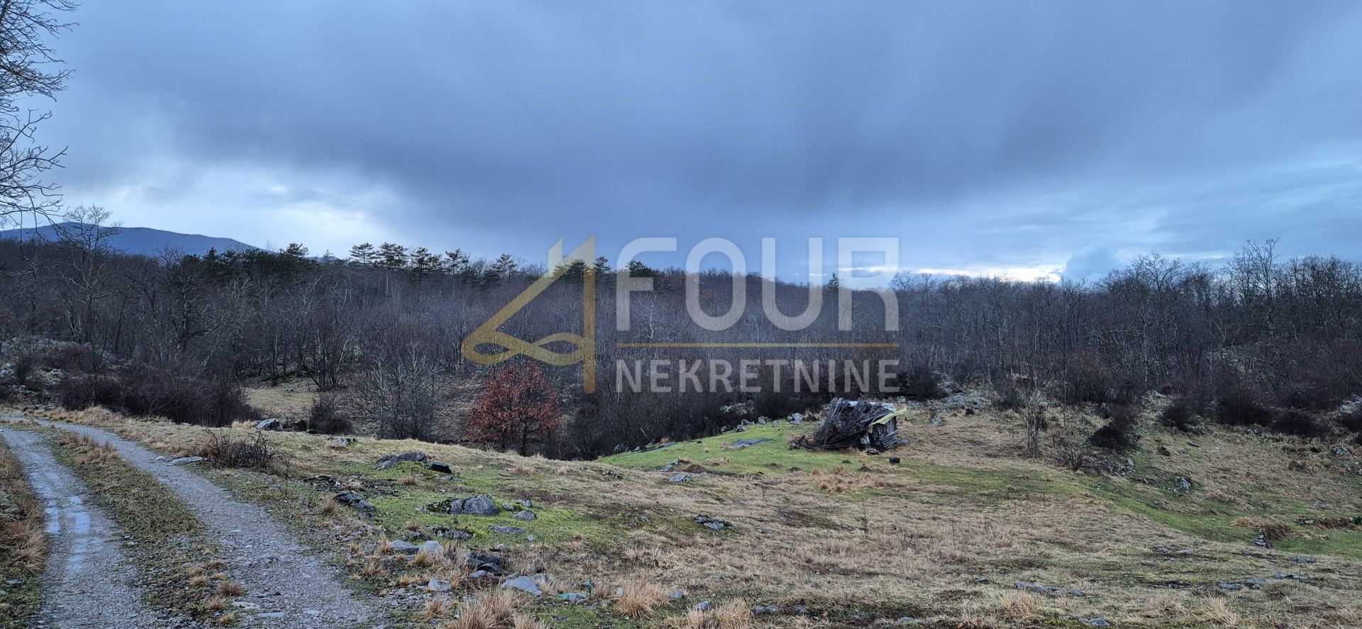 Zemljište u Klani, 900m², slika 4