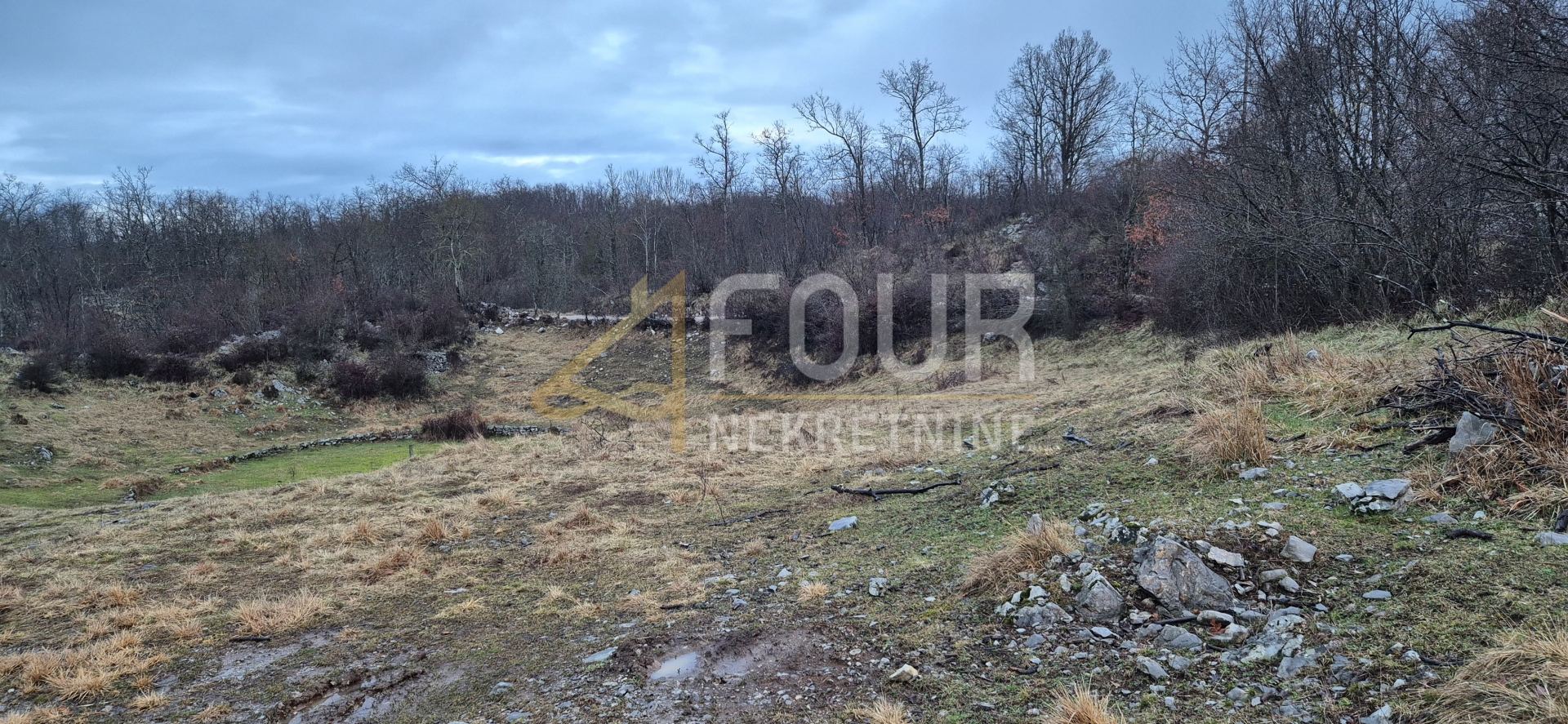 Land u Klani, 900m², slika 2
