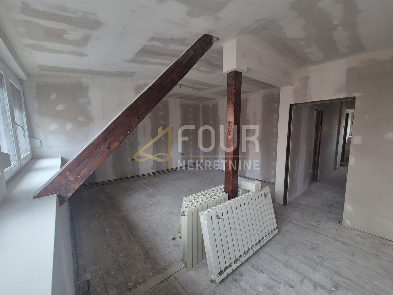 Kuća u Delnicama, 250m², slika 2