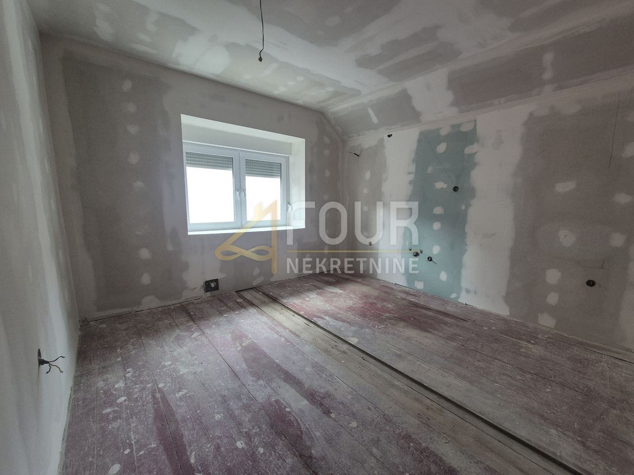 Kuća u Delnicama, 250m², slika 3