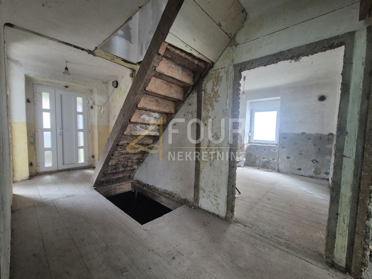 Kuća u Delnicama, 250m², slika 4