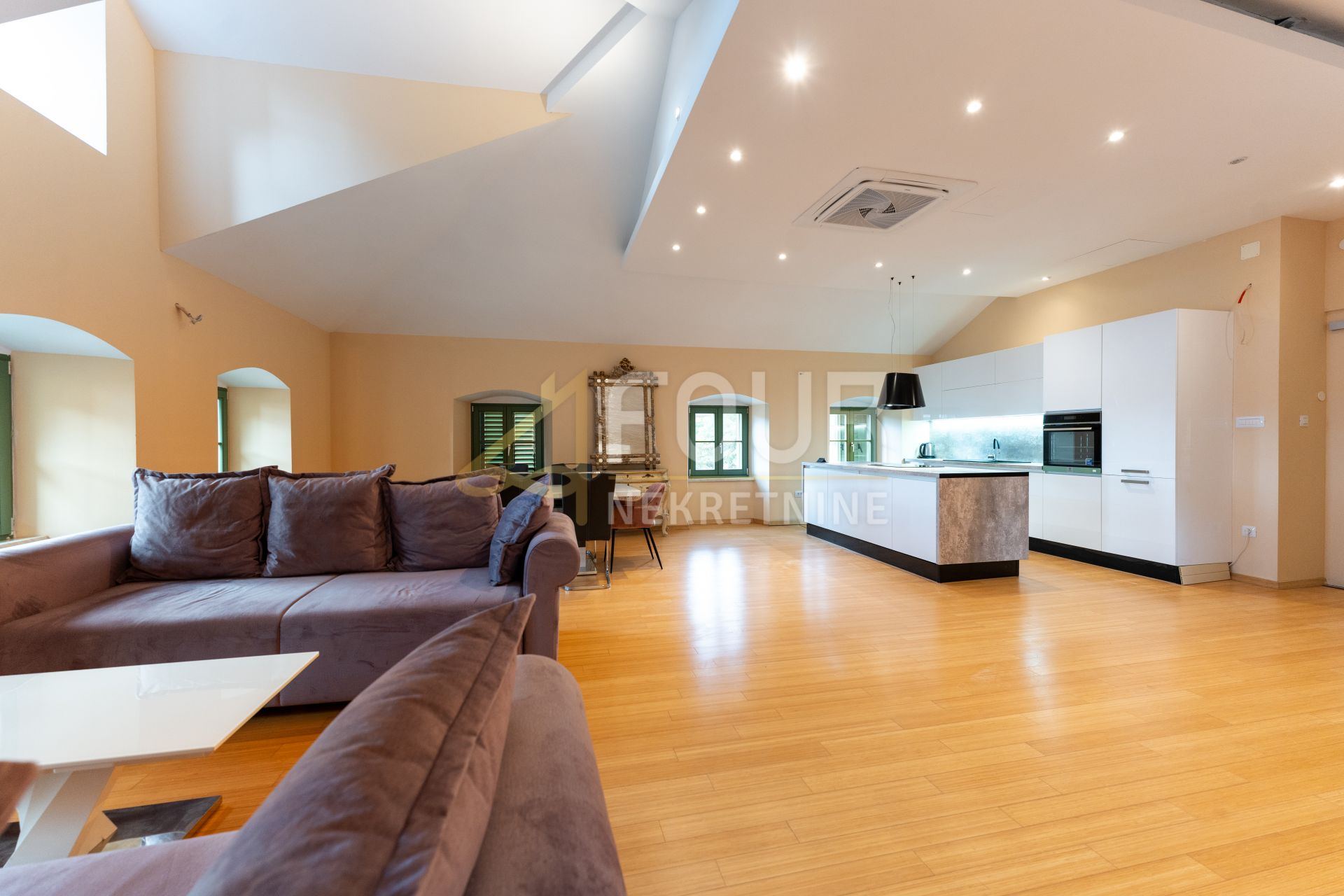 Stan u Opatiji, 185m², 3 sobe, slika 2