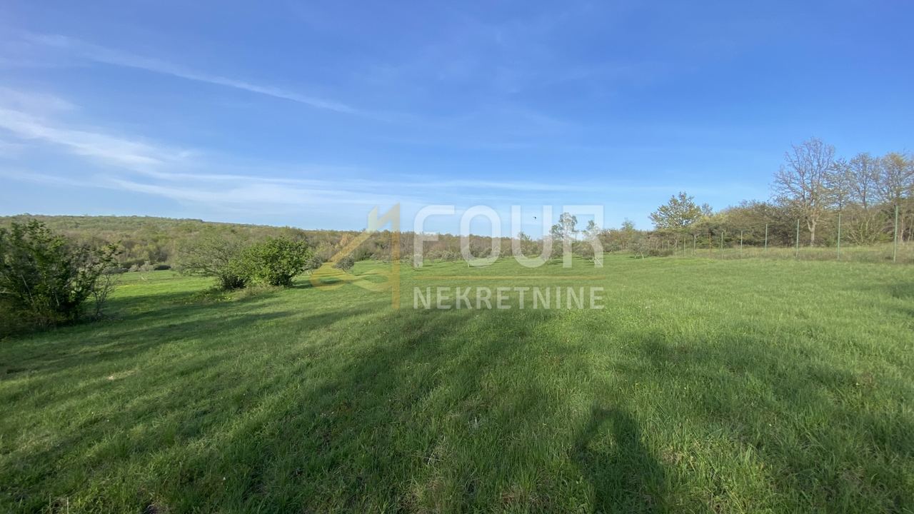 Zemljište u Kanfanaru, 13301m²