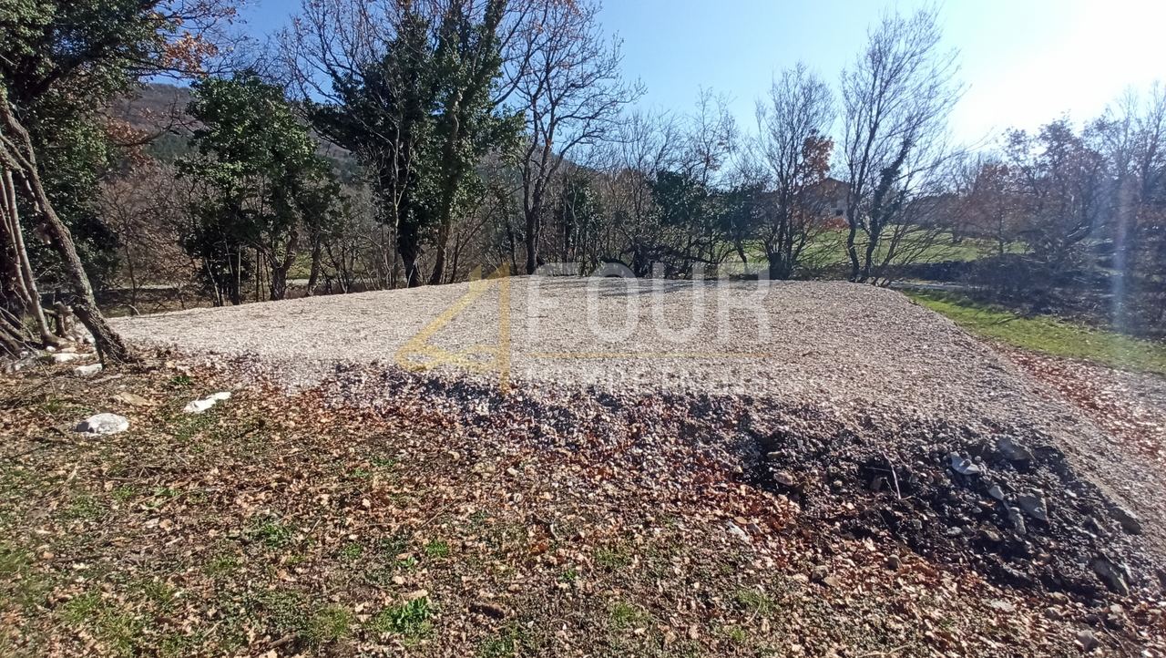 Land u Buzetu, 569m²