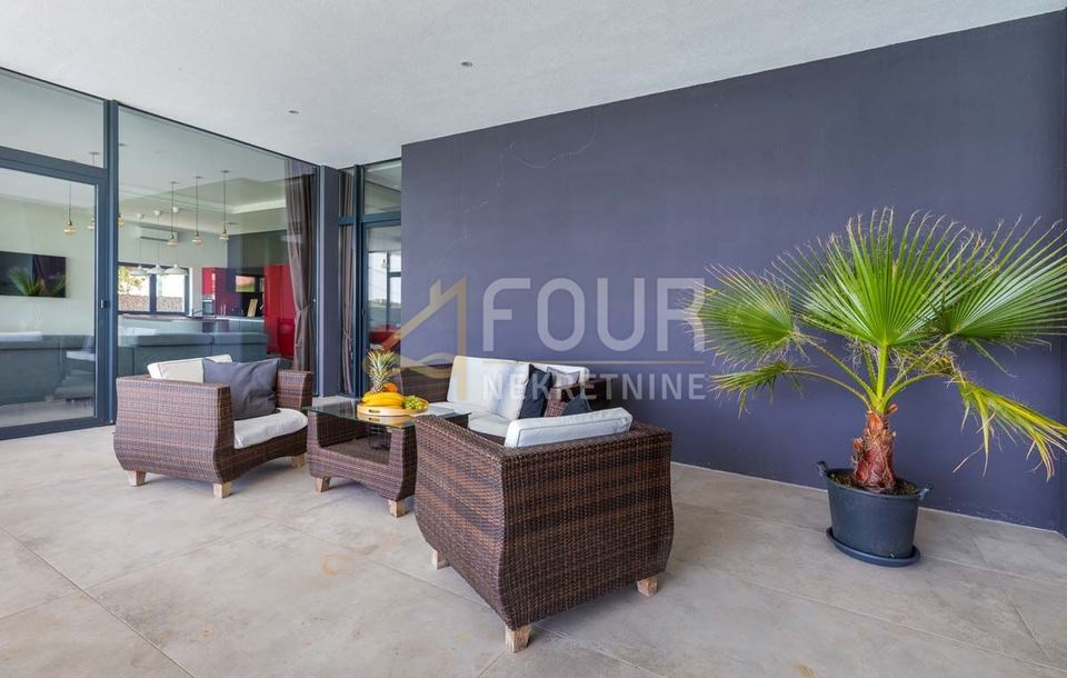Haus u Ližnjanu, 268m², 4 sobe, slika 3