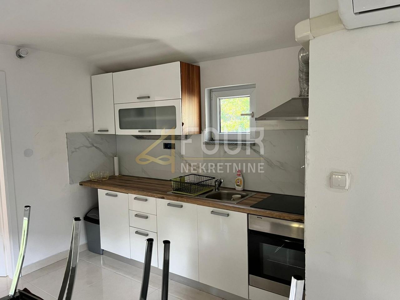 Haus u Kostreni, 340m², 8 soba, slika 3