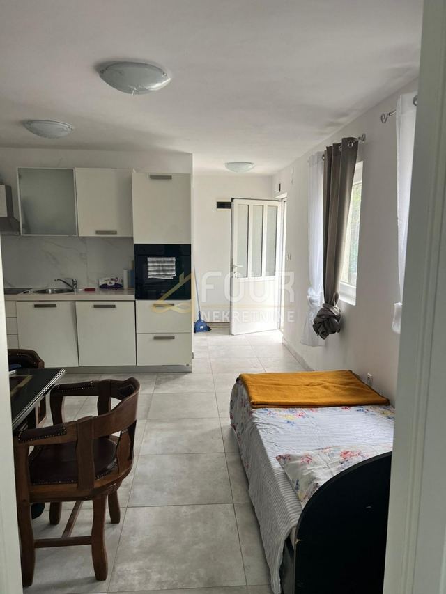 Haus u Kostreni, 340m², 8 soba, slika 5