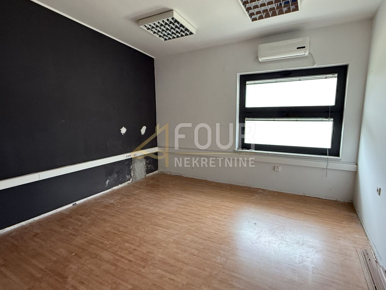 Poslovni Prostor u Matuljiu, 140.45m²