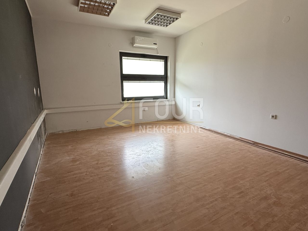 Locale commerciale u Matuljiu, 140.45m², slika 2