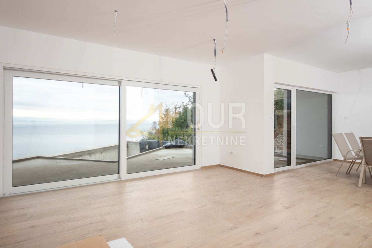 Haus u Opatiji, 267.73m², 4 sobe, slika 4