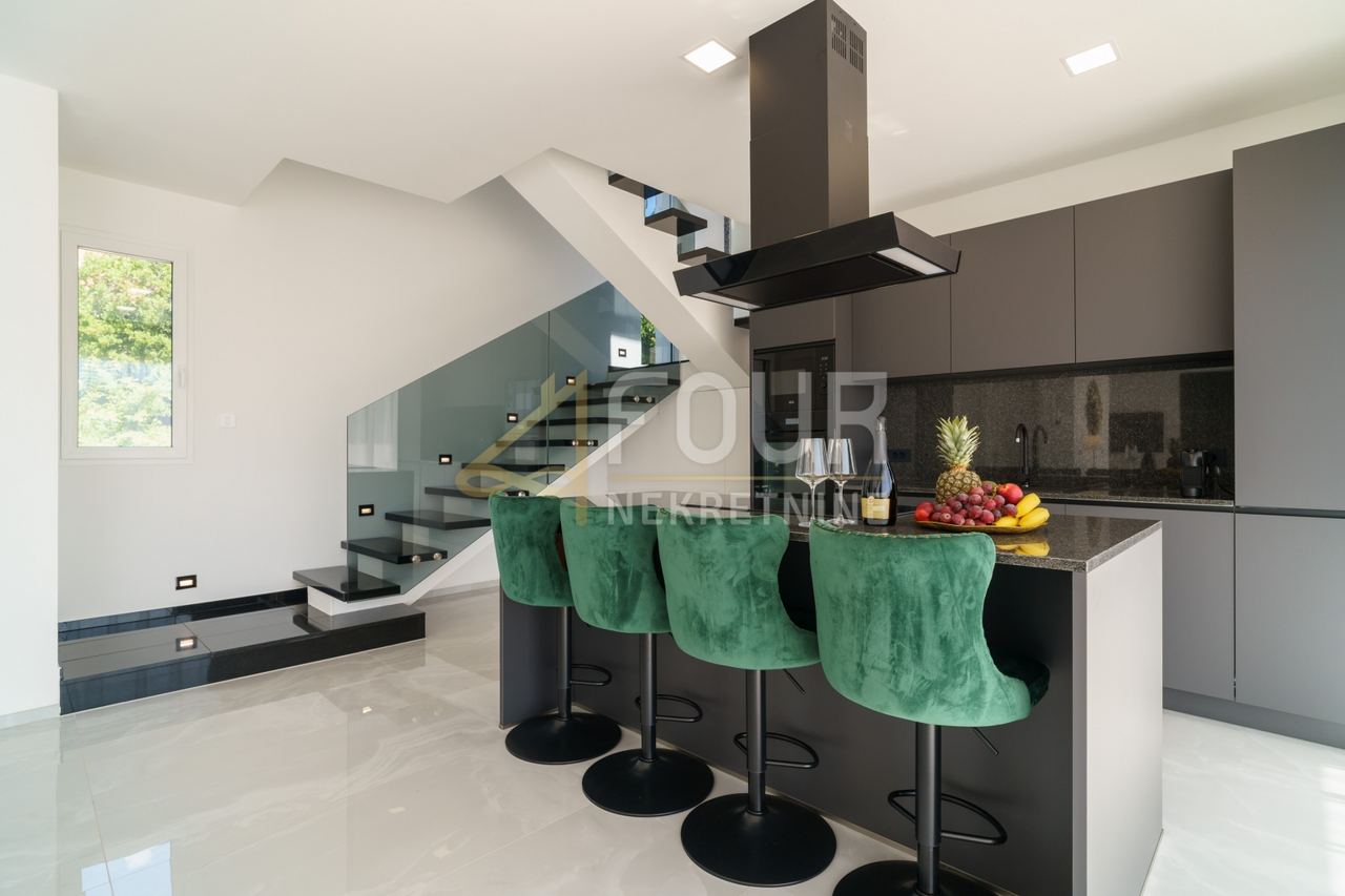 Casa u Vinodolskoj općini, 109m², 3 sobe, slika 4