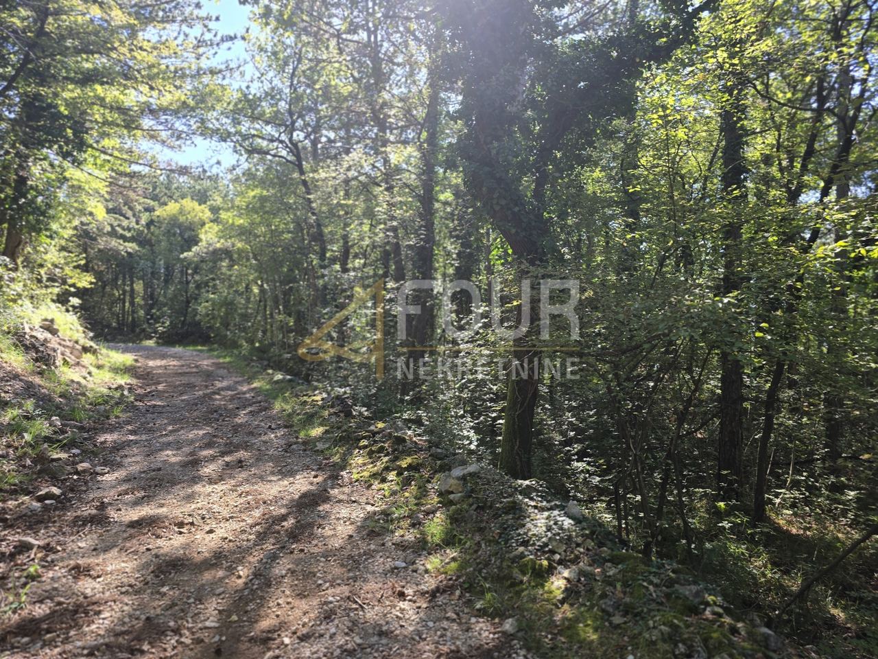 Grundstück u Kostreni, 1875m², slika 5