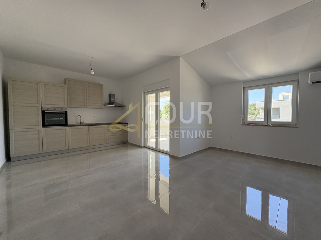 Casa u Ližnjanu, 214.15m², 6 soba