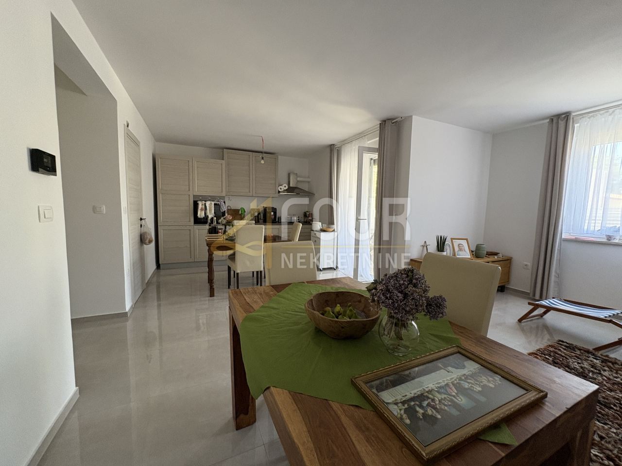 Kuća u Ližnjanu, 214.15m², 6 soba, slika 3