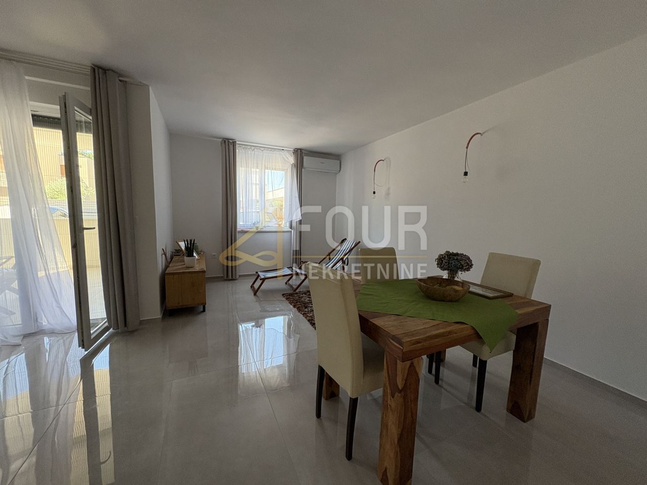 Kuća u Ližnjanu, 214.15m², 6 soba, slika 4