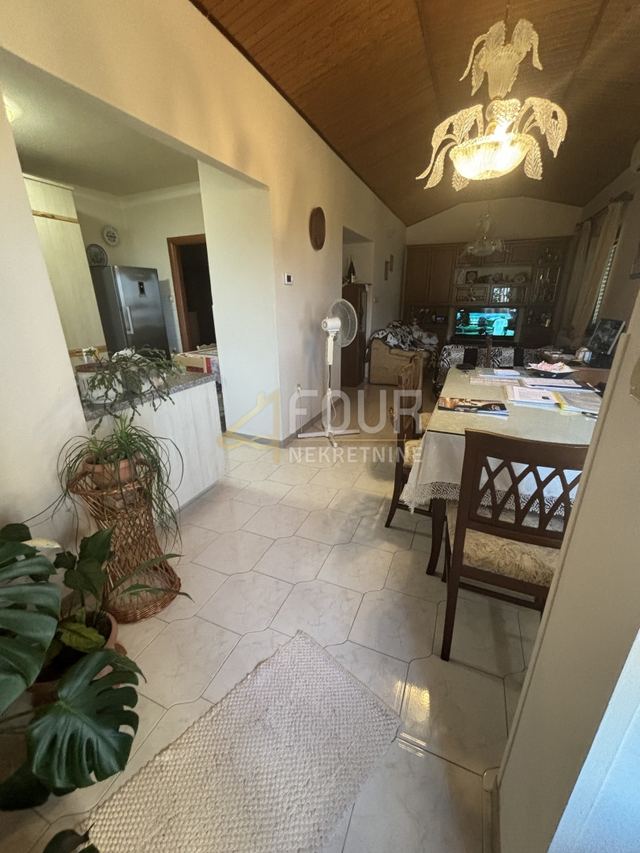Kuća u Matuljiu, 240m², 6 soba, slika 3