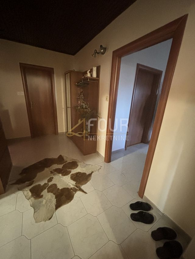Kuća u Matuljiu, 240m², 6 soba, slika 4