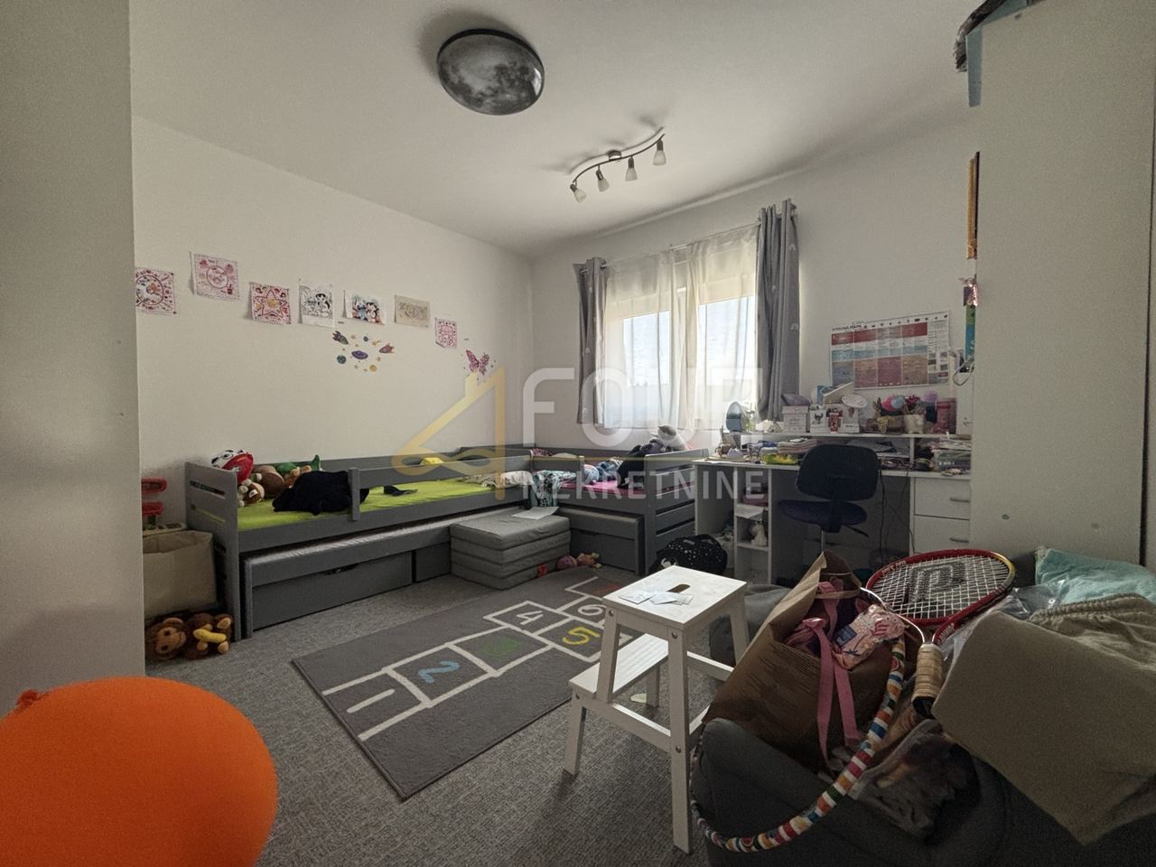 House u Ogulinu, 336m², 8 soba