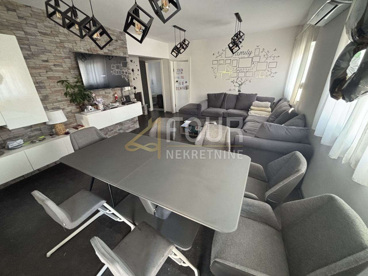 Kuća u Ogulinu, 336m², 8 soba, slika 2