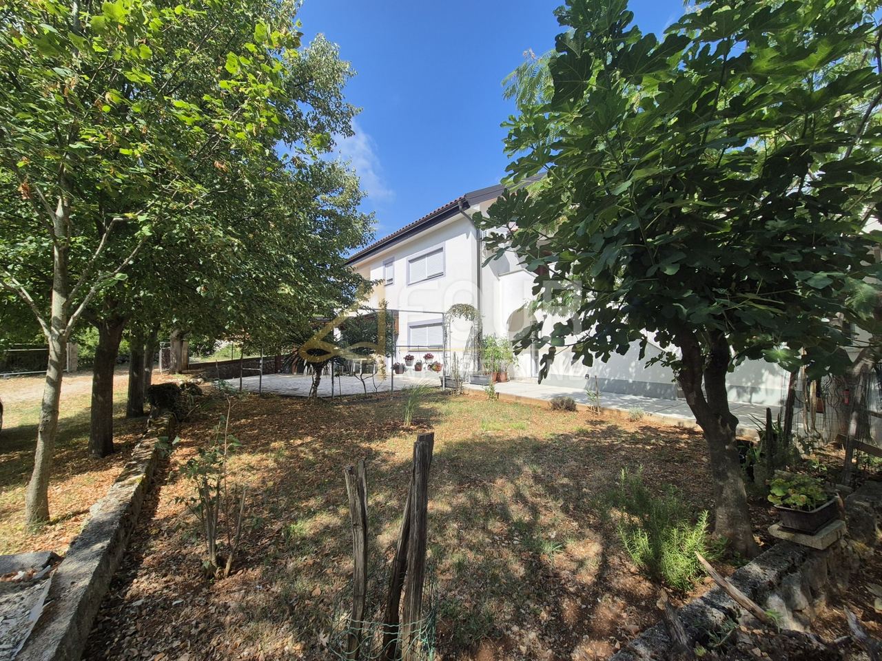 Haus u Dobrinju, 352m²