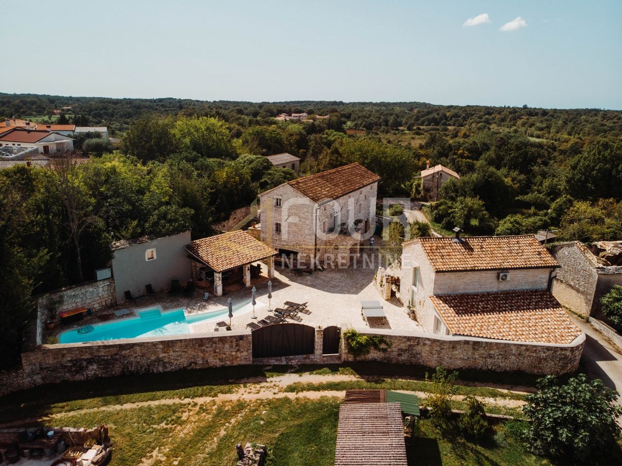 House u Tinjanu, 295m², 4 sobe, slika 2