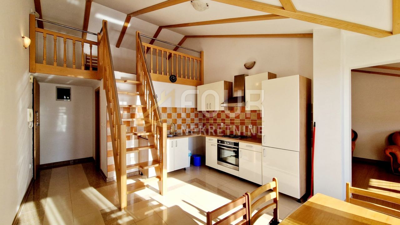 Appartamento u Ližnjanu, 92.53m², 2 sobe