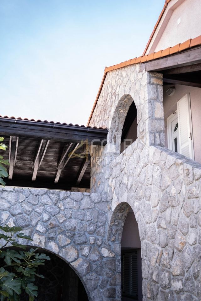 Haus u Crikvenici, 224m², 6 soba, slika 3