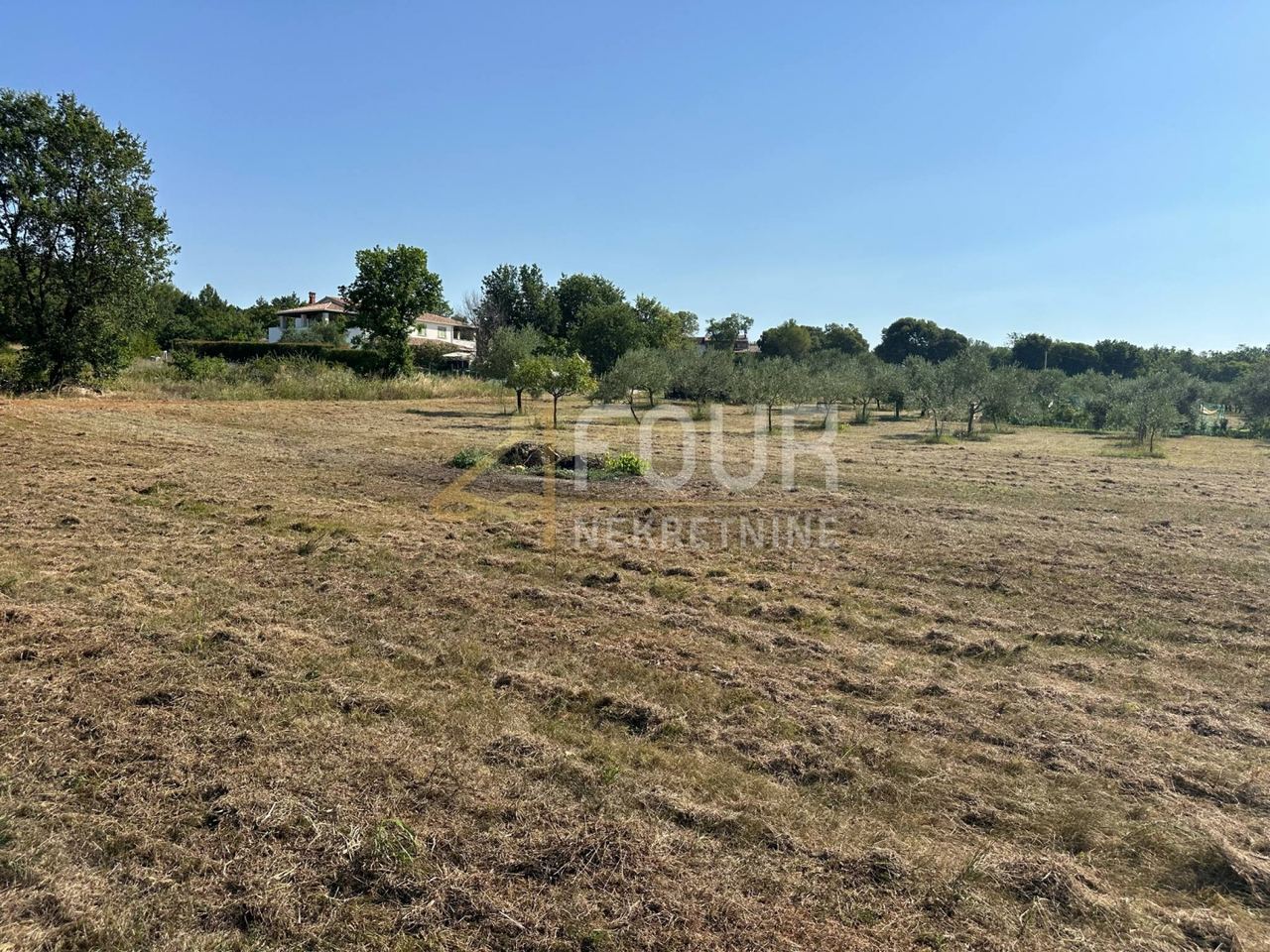 Grundstück u Poreču, 3317m²