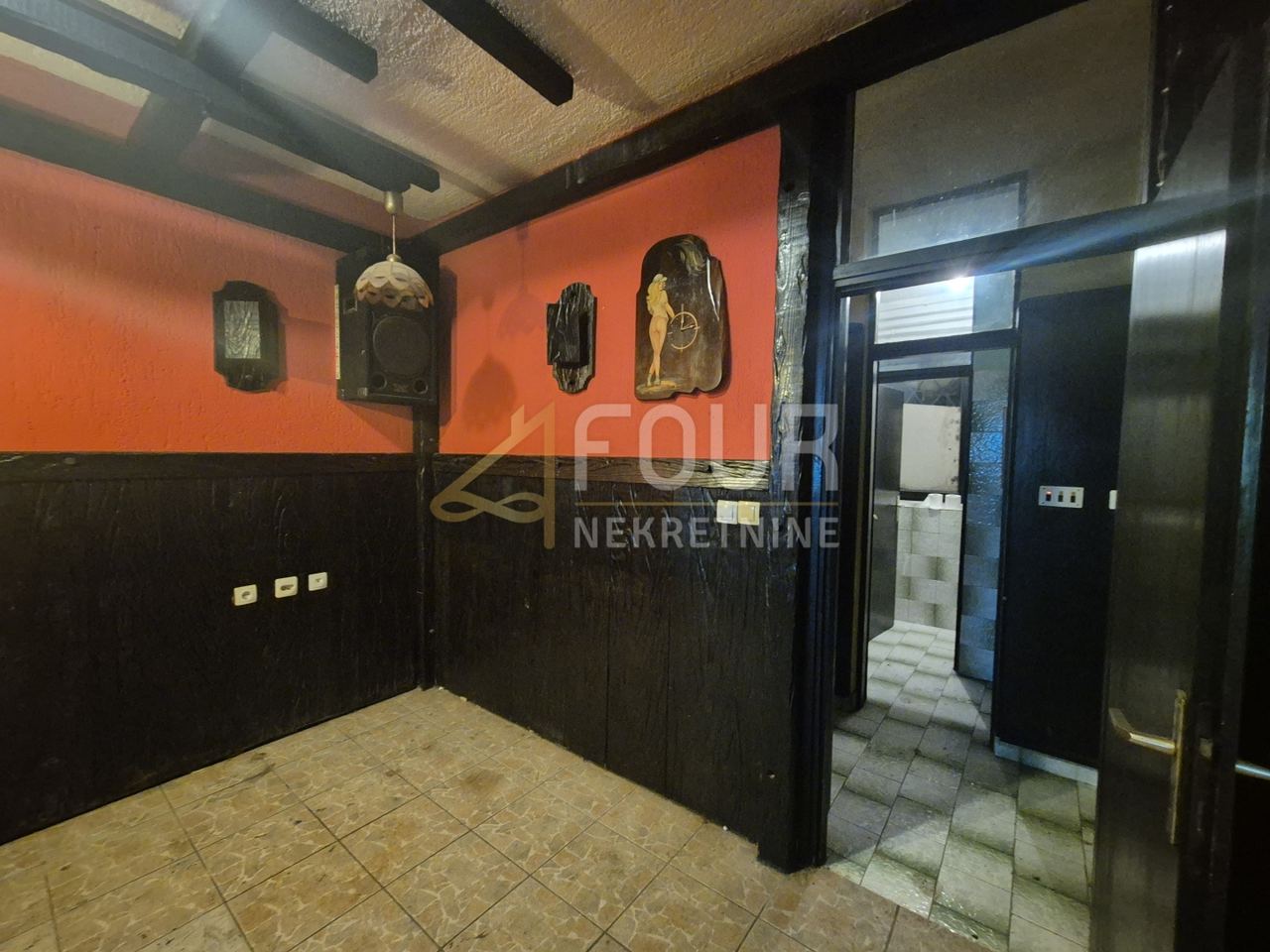 Poslovni Prostor u Delnicama, 200m², slika 2