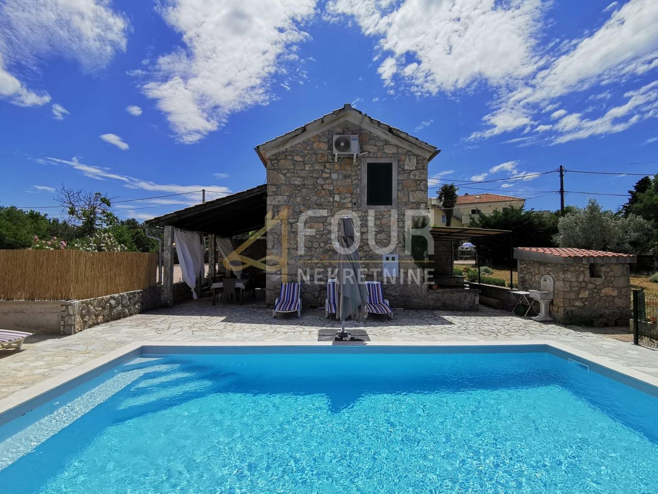 Haus u Dobrinju, 104m², 2 sobe