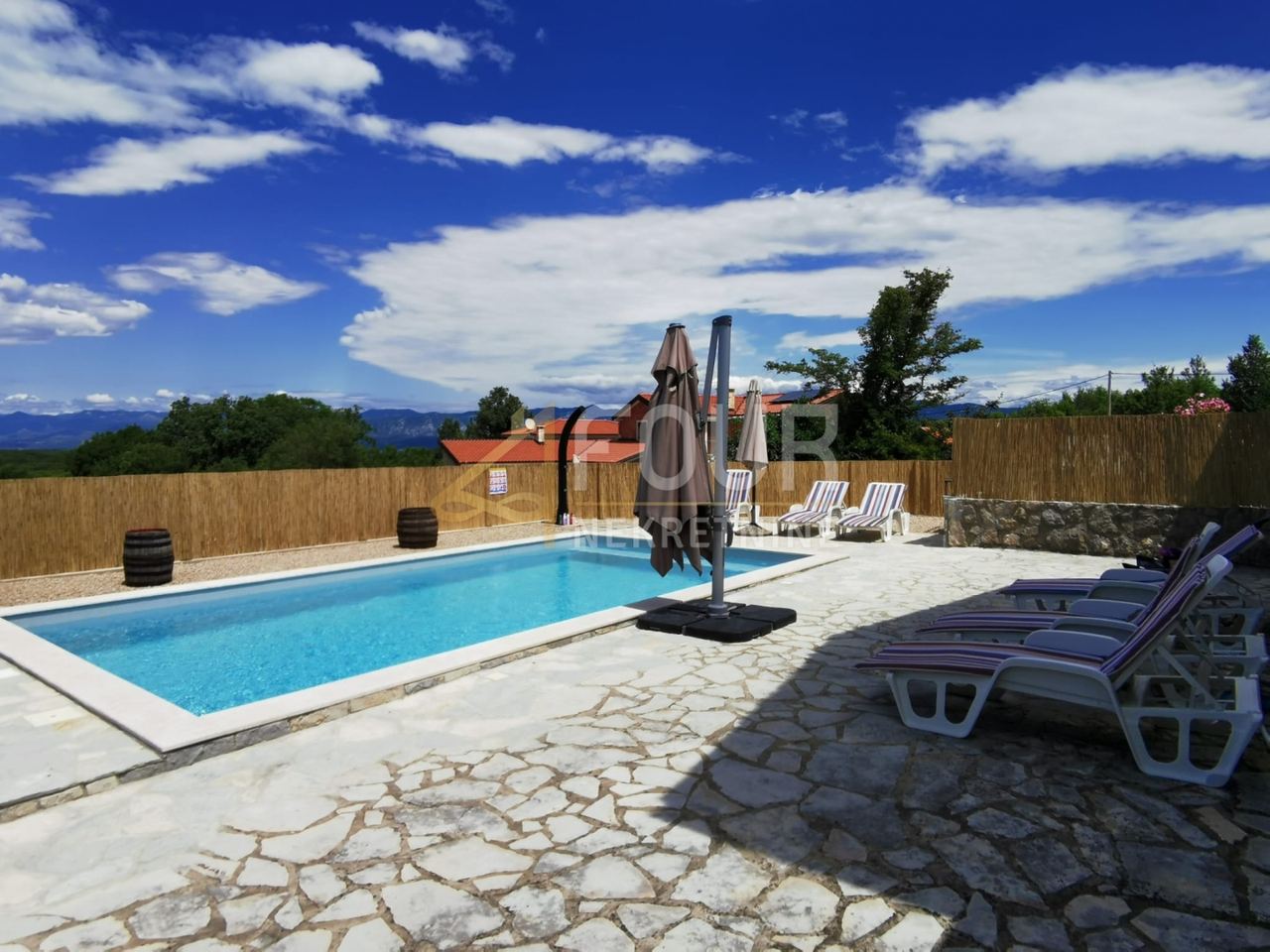 Kuća u Dobrinju, 104m², 2 sobe, slika 2