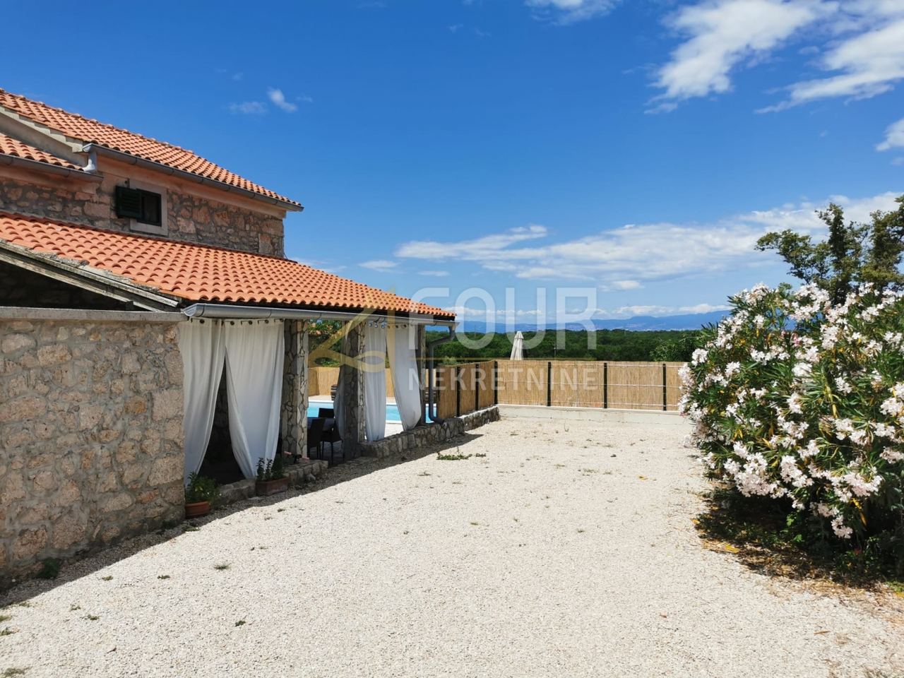 Kuća u Dobrinju, 104m², 2 sobe, slika 4