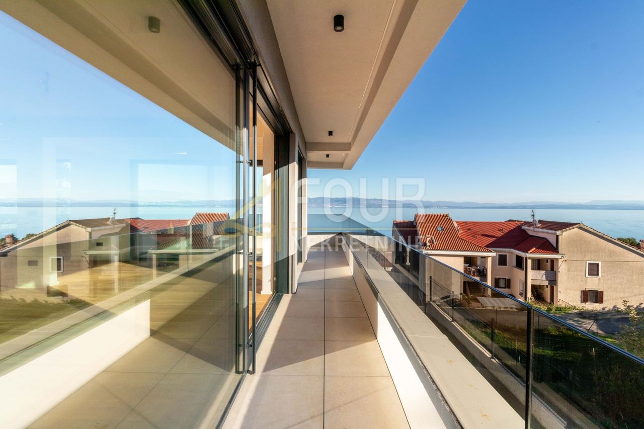 Wohnung u Lovranu, 142.11m², 3 sobe