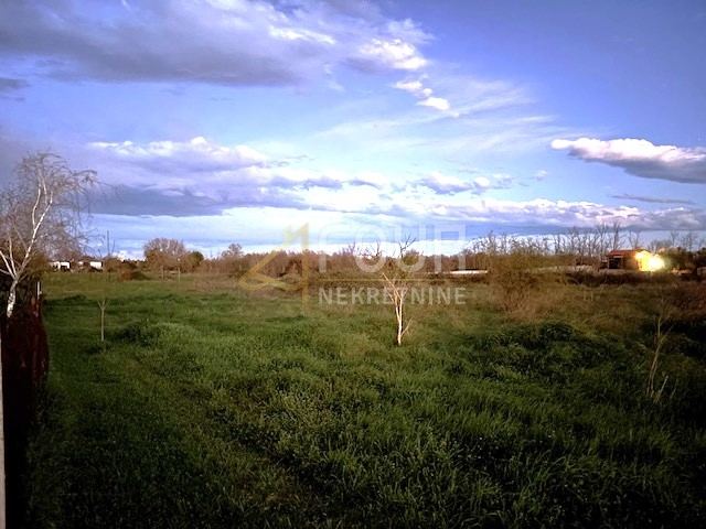 Terreno u Puli, 2298m²