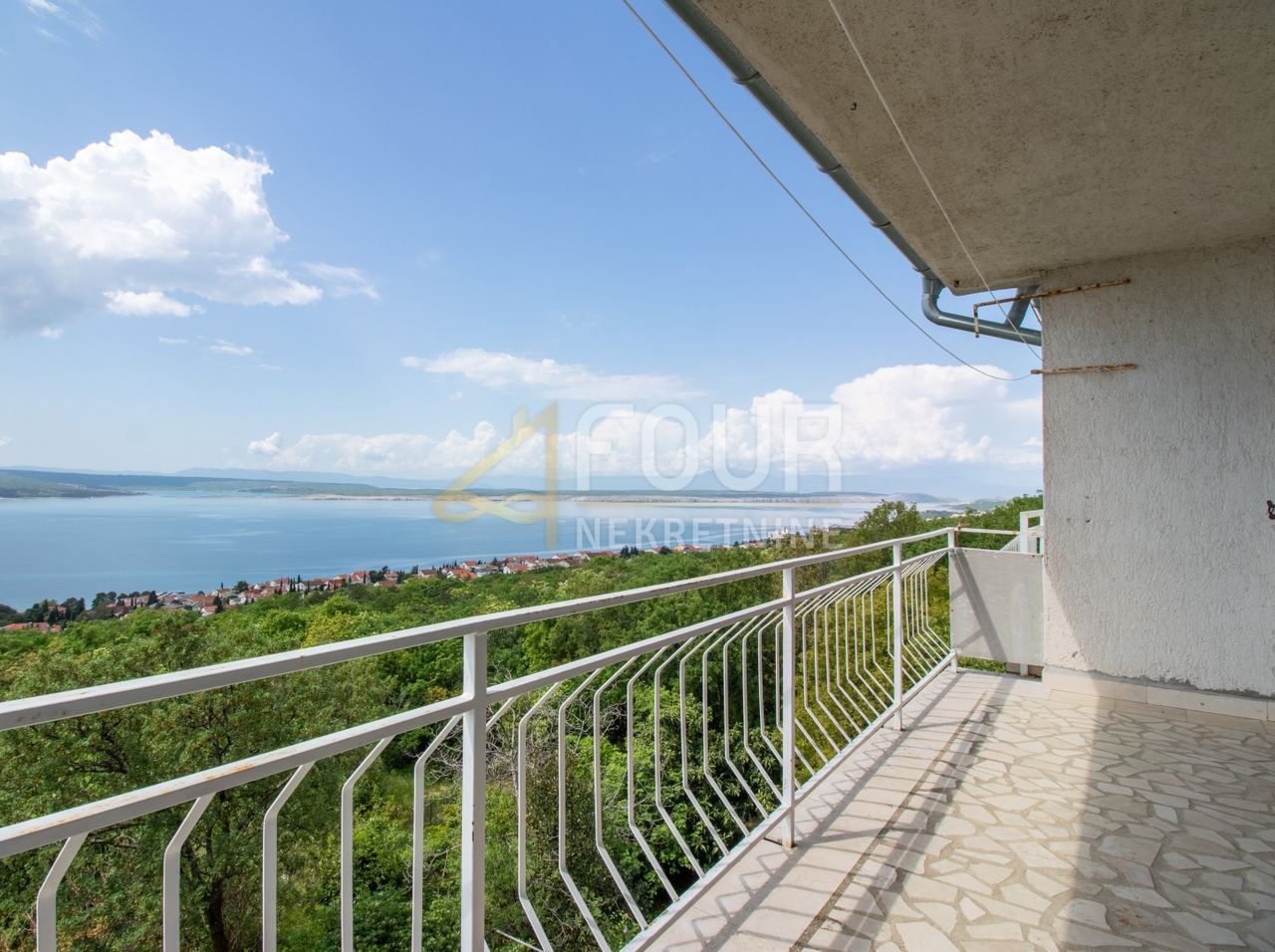 Haus u Crikvenici, 309.6m², 2 sobe