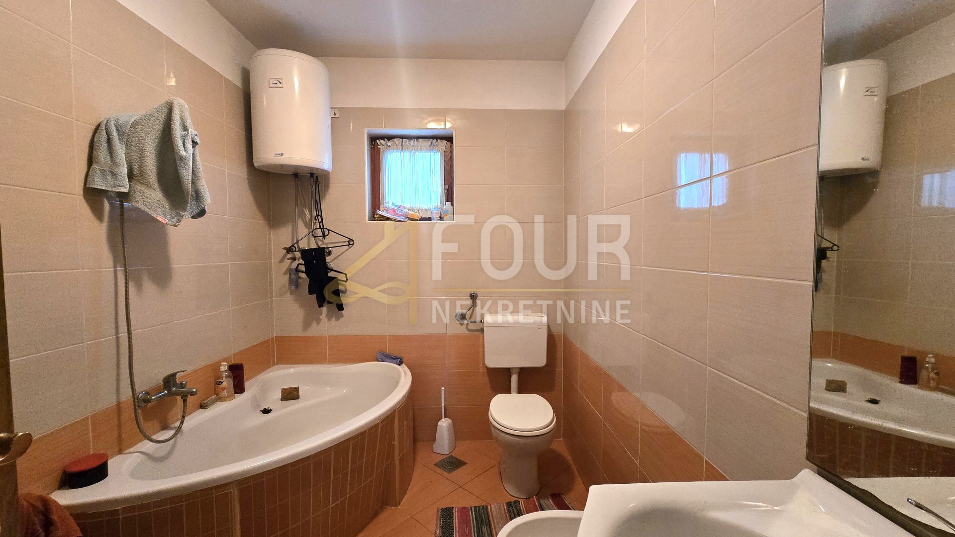 Kuća u Viškovu, 225m², 2 sobe, slika 5