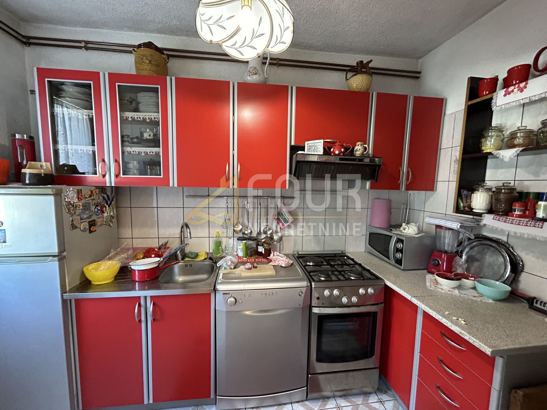 Kuća u Ravna Gori, 250m², slika 3