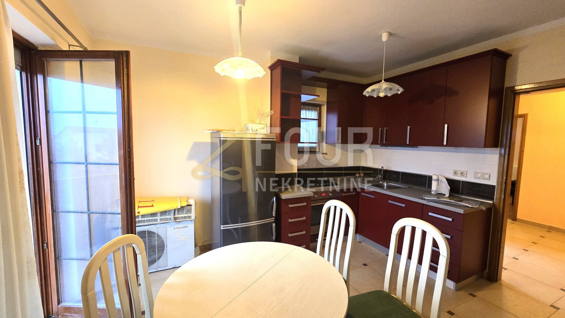 Kuća u Viškovu, 230m², 2 sobe, slika 3