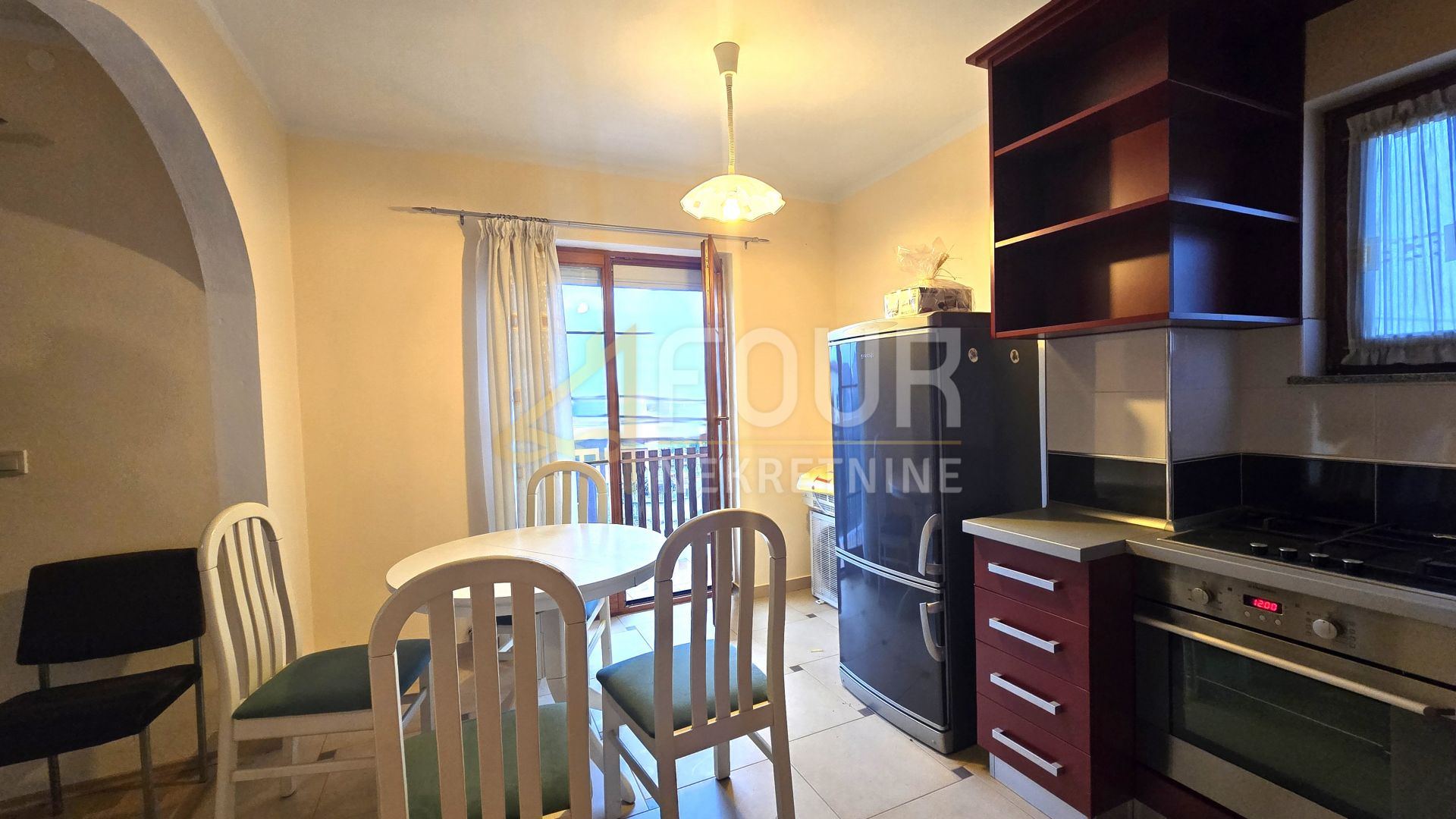 Kuća u Viškovu, 230m², 2 sobe, slika 4