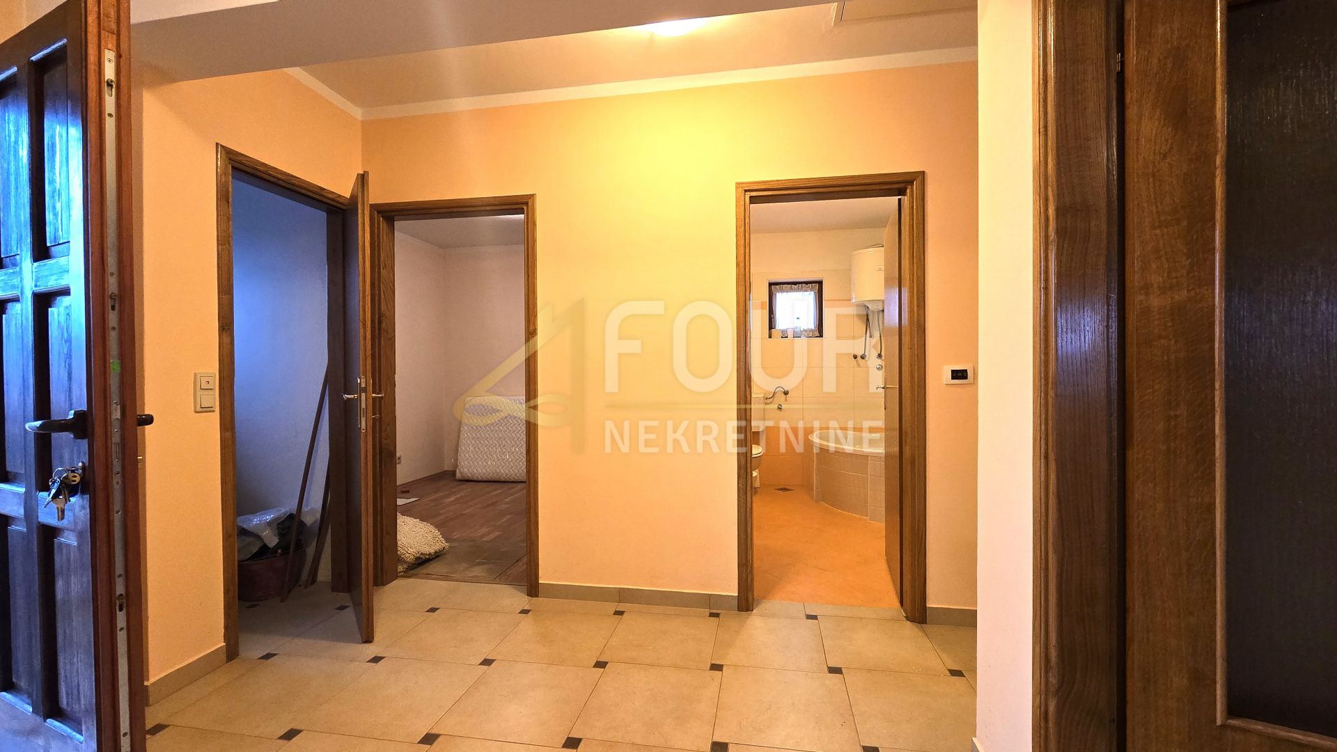 Kuća u Viškovu, 230m², 2 sobe, slika 5