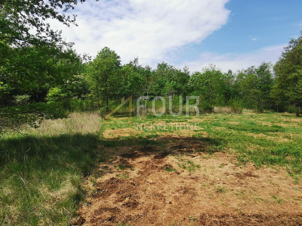 Grundstück u Labinu, 1817m², slika 2