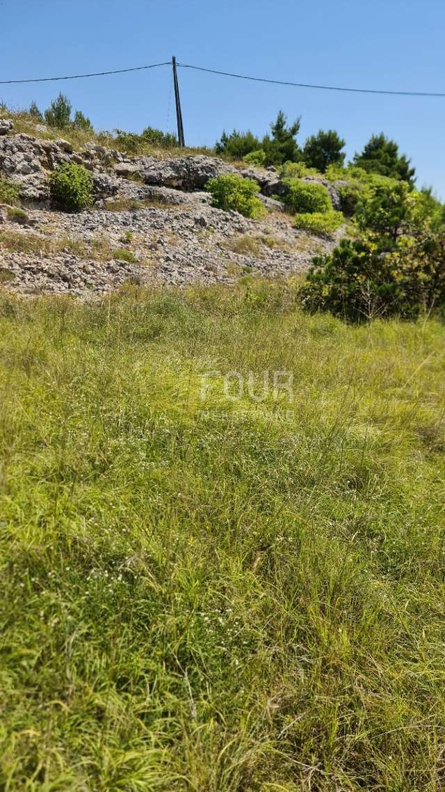 Grundstück u Ražancu, 1294m²