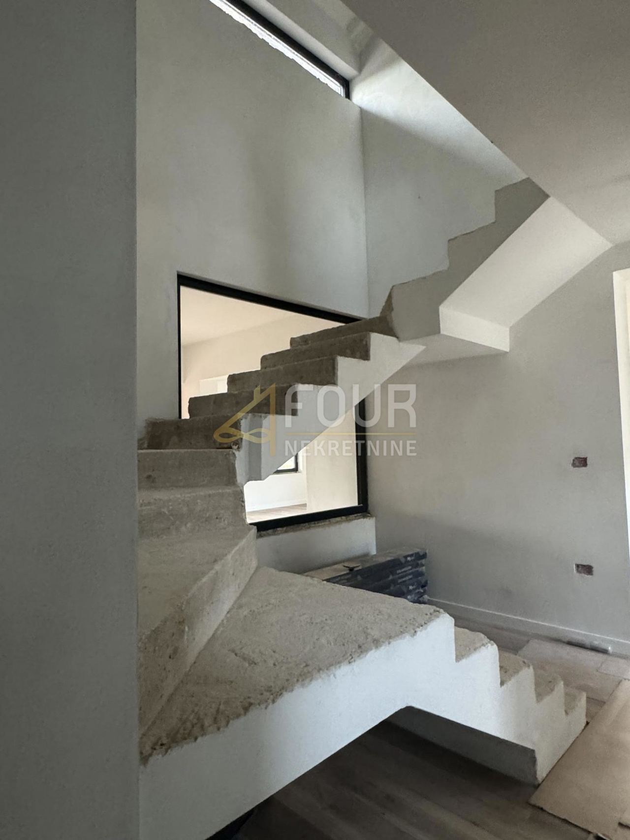 Haus u Gračišću, 303.28m², 7 soba, slika 3