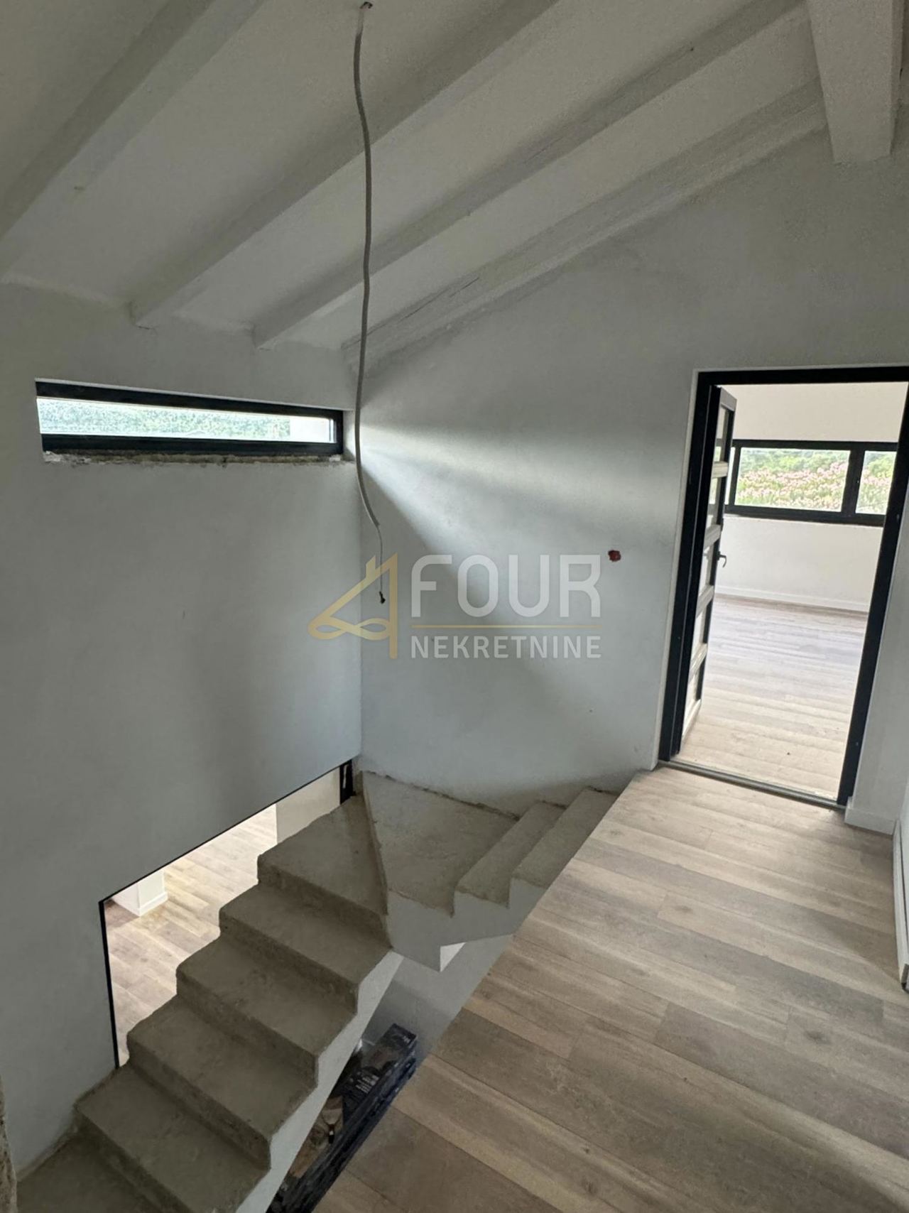 Haus u Gračišću, 303.28m², 7 soba, slika 4