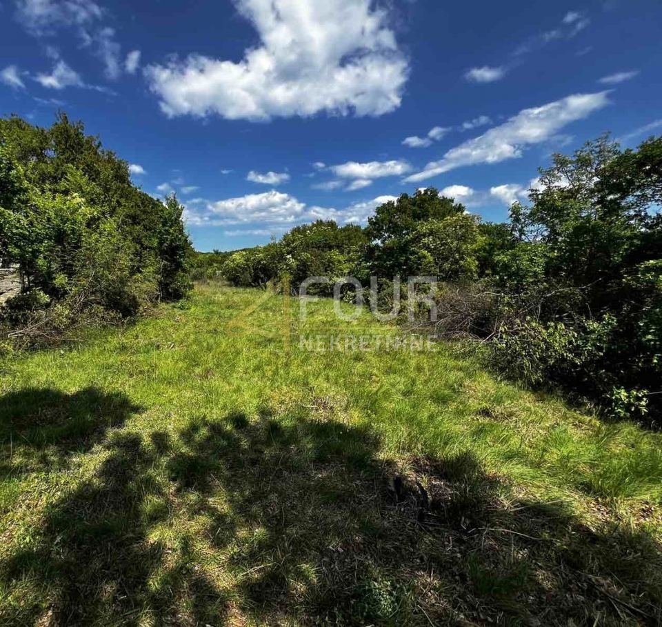 Zemljište u Vrbniku, 1752m², slika 2