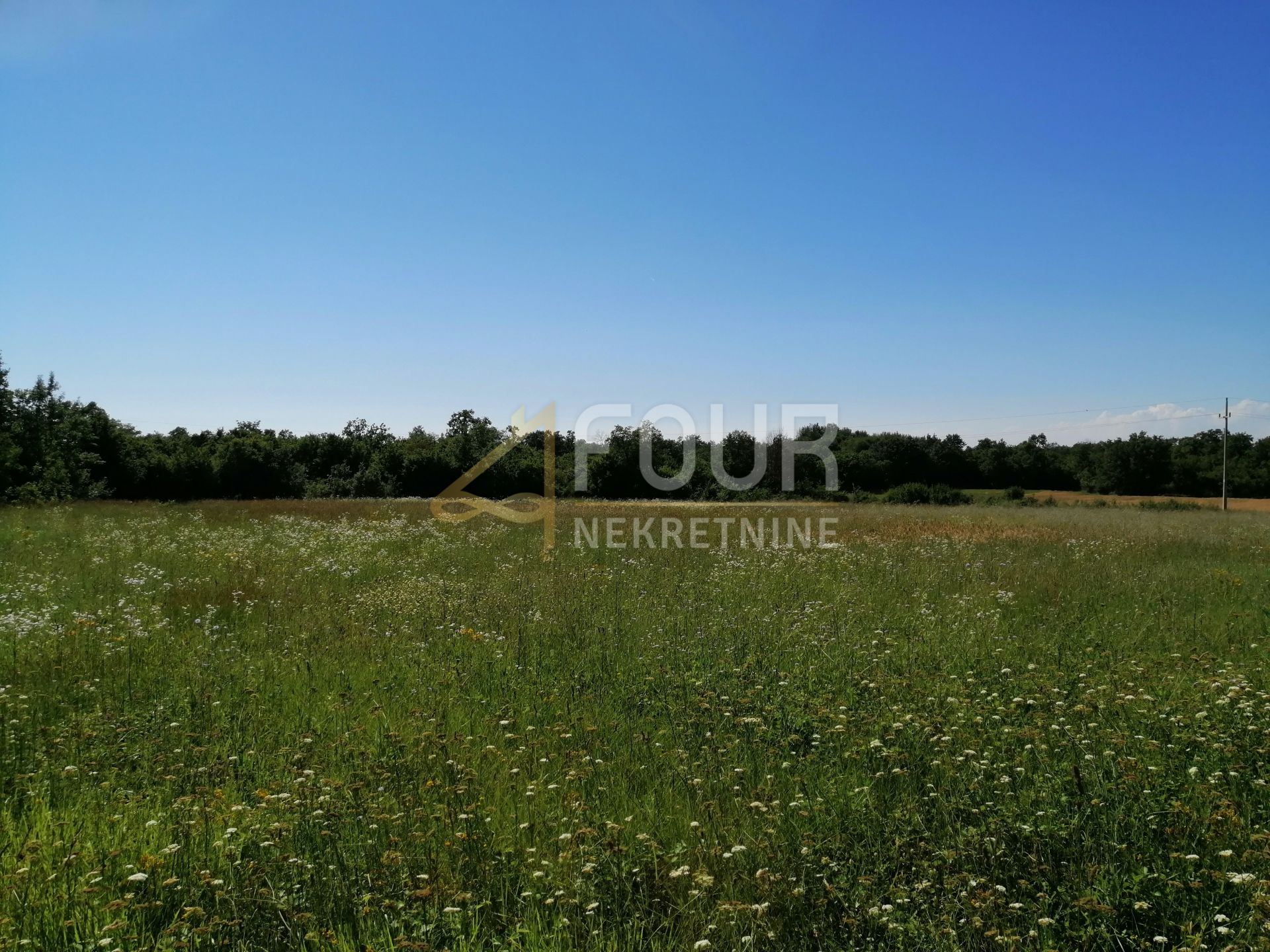 Land u Sveti Lovreču, 2000m²