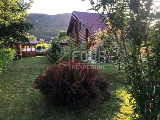 Haus u Plitvičkoj Jezeri, 180m²